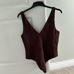Babaton Contour v-beck sleeveless bodysuit